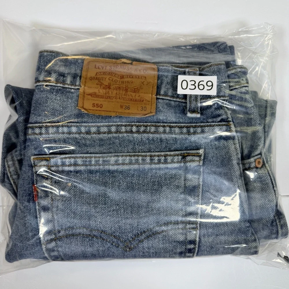 Vintage Levi's 550 Tapered Leg Jeans Mens 36x30 Blue Denim Cotton Relaxed Fit